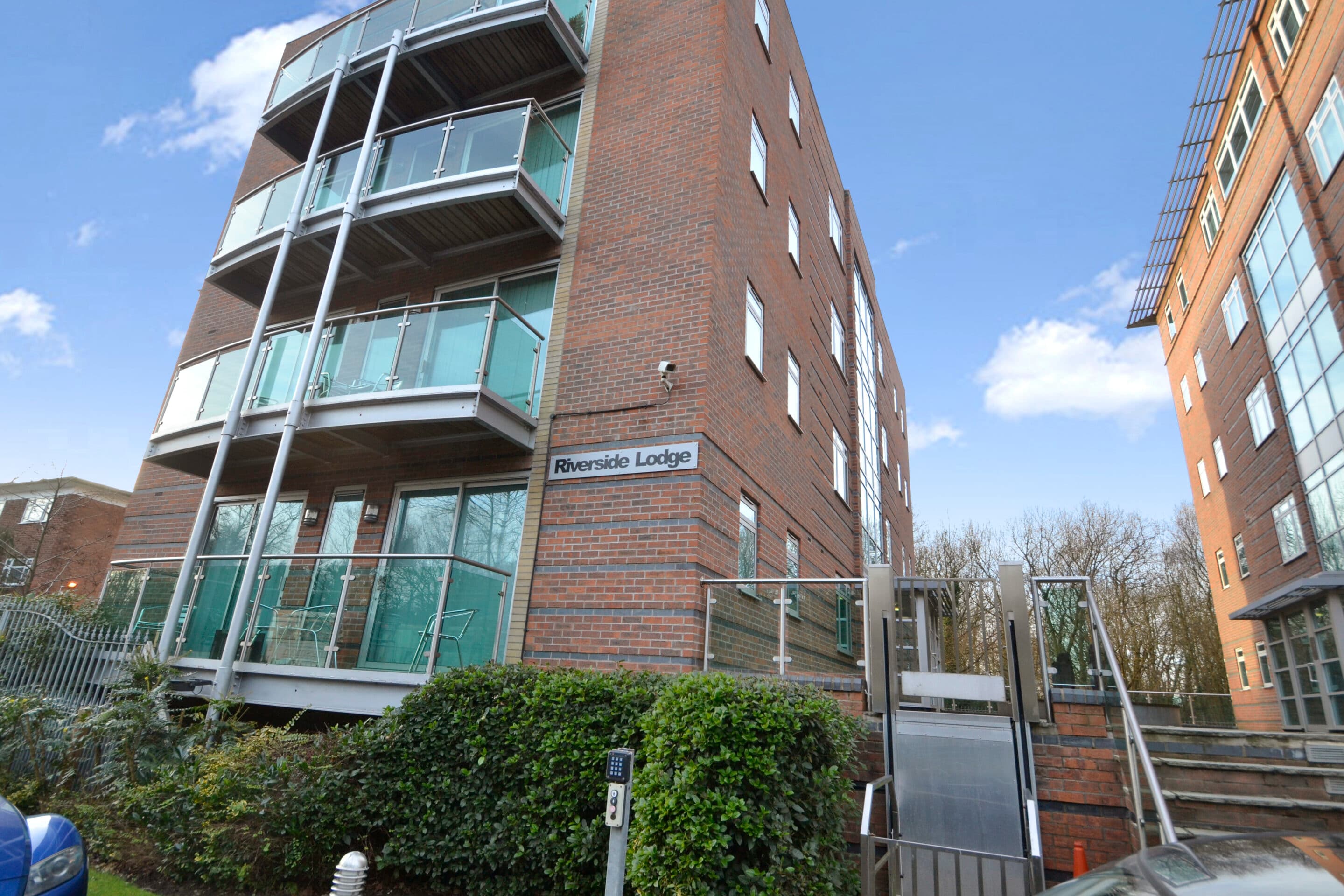 Palatine Road, Riverside Lodge, M20